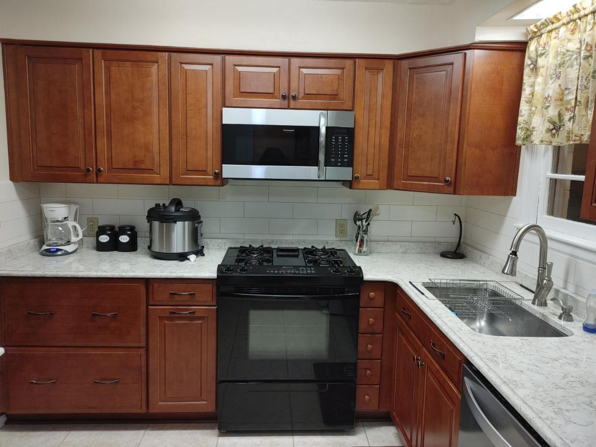 The Kind House Hosting, Low Monthly Rates, Traveling Nurses, Fletc, & Travelers! Brunswick Dış mekan fotoğraf